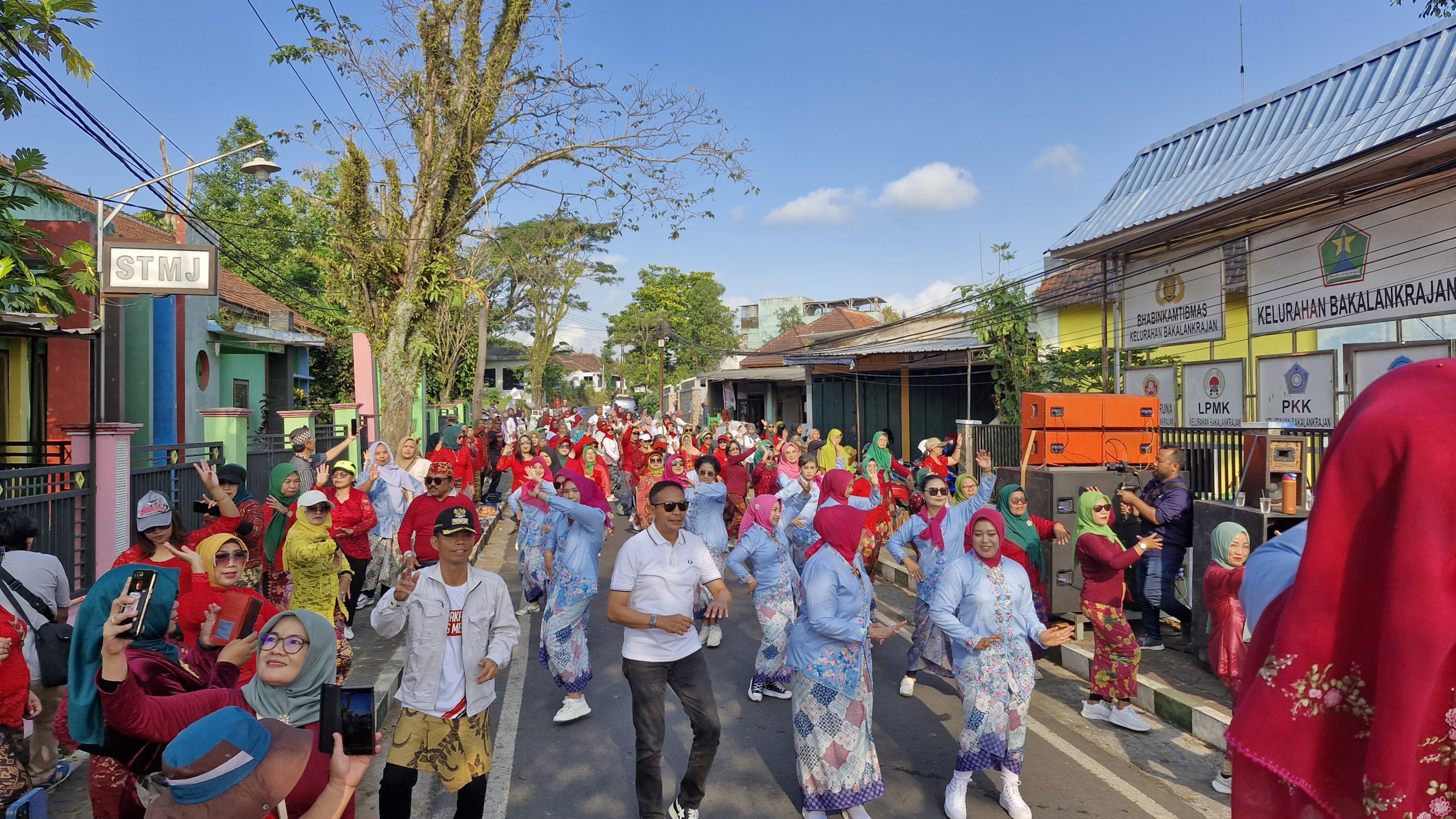 Gerakan Bangkit UMKM Bandungrejosari Meramaikan Senam Kreasi Kebaya Bersama Bunda PAUD Kota Malang